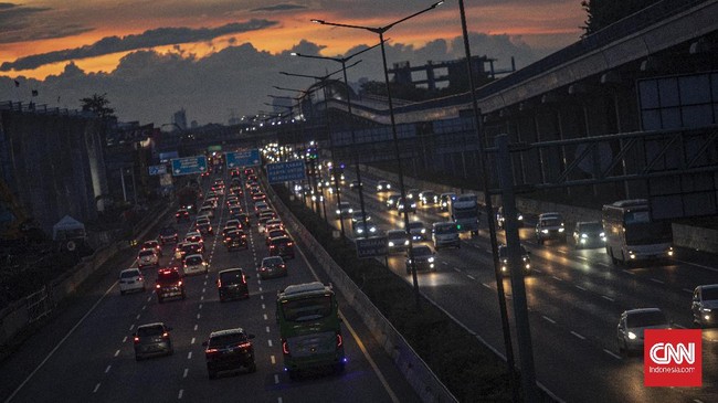 Pemerintah telah memutuskan libur akhir tahun 2020 dan awal tahun 2021 dipangkas tiga hari, sehingga total kini jadi delapan hari.