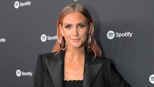Penyanyi asal Amerika Serikat, Ashlee Simpson, melahirkan anak ketiganya yang diberi nama Ziggy Blu Ross.