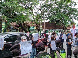 Didatangi Aliansi Masyarakat Peduli, Bawaslu Ponorogo Diminta Netral