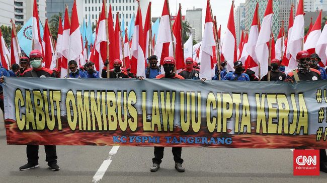 Buruh Tunda Mogok Kerja, Pilih Kepung Istana Negara Esok Gerakan Buruh Bersama Rakyat (Gebrak) menyatakan pihaknya masih memperkuat konsolidasi di daerah. Rencana mogok nasional pada 10-12 November 2020 pun ditunda.