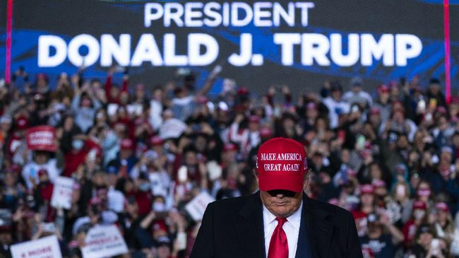 Lawan Huawei China, Trump Dorong Proyek Jaringan 5G Asli AS Donald Trump mendorong penggunaan infrastruktur jaringan 5G buatan Amerika Serikat usai memblokir perusahaan Huawei China.