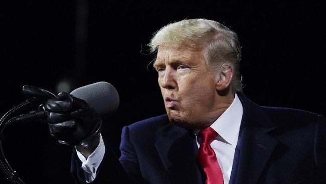 Deretan artis Hollywood berterima kasih dan bersorak-sorai mengetahui Twitter resmi menutup permanen akun milik Donald Trump pada Jumat (8/1) waktu setempat.