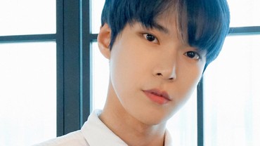 Doyoung NCT Siap Cium Kim In Yi di Trailer Drama 'The Courious Stalker'