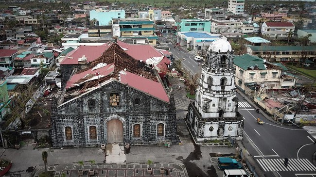 FOTO: Filipina Porak Poranda Diterjang Topan Goni