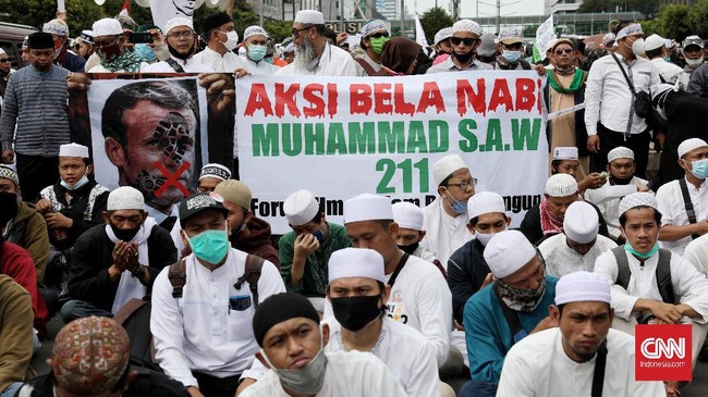 Polisi Tangkap 10 Orang di Aksi Demo Bela Nabi 211 Polisi menangkap 10 orang di aksi bela nabi 211 yang bukan bagian dari massa ormas maupun buruh. Sebagian di antaranya masih pelajar.