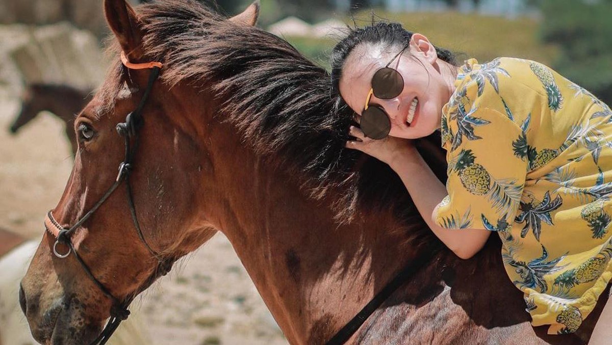 Intip Liburan Seru Ibnu Jamil & Ririn Ekawati di Sumba