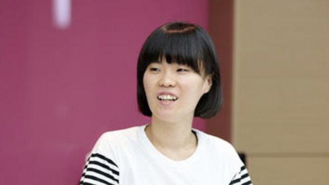 Sederet idol dan selebritas Korea Selatan berduka atas kematian komedian Park Ji-sun serta ibunya pada Senin (2/11).