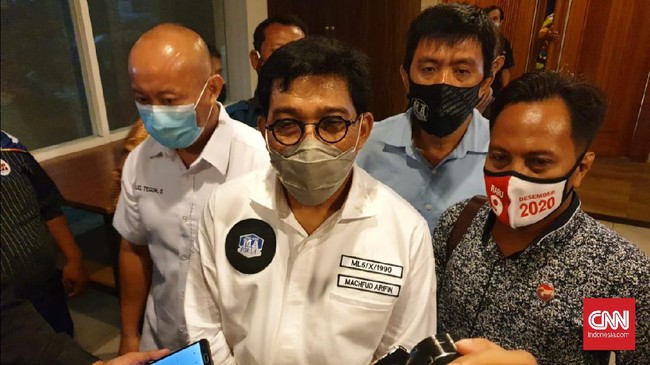 Berdasarkan survei Populi Center elektabilitas Machfud Arifin-Mujiaman Sukirno kalah dari Eri Cahyadi-Armuji, namun secara pribadi Machfud terunggul.