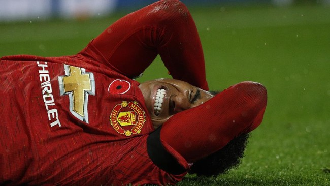 Melihat performa hingga pekan ketujuh Liga Inggris, Manchester United adalah tim yang pantas difavoritkan lolos dari zona degradasi.