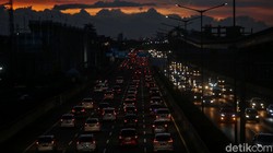 img-title Banyak Tukang Asongan di Kemacetan New York, Ini Cawang atau Amerika Sih?