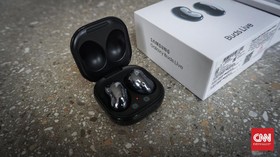 Samsung Buds Live, Uji Earphone yang Tak Repot Gulung Kabel