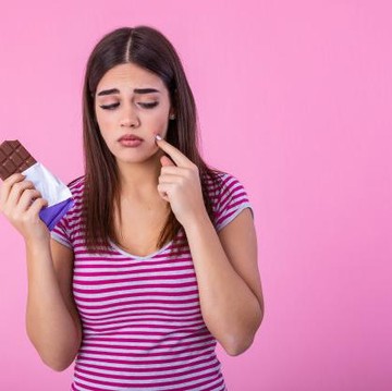 3 Makanan yang Harus Dihindari Pejuang Jerawat