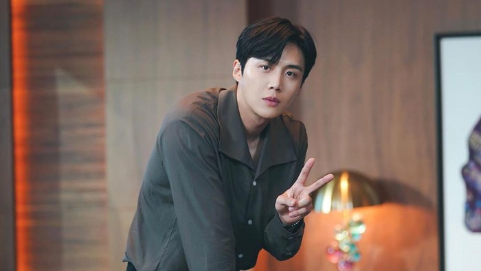 8 Fakta Kim Seon Ho Pemeran Han Ji Pyong dalam Drama 8 Fakta Kim Seon Ho Pemeran Han Ji Pyong dalam Drama