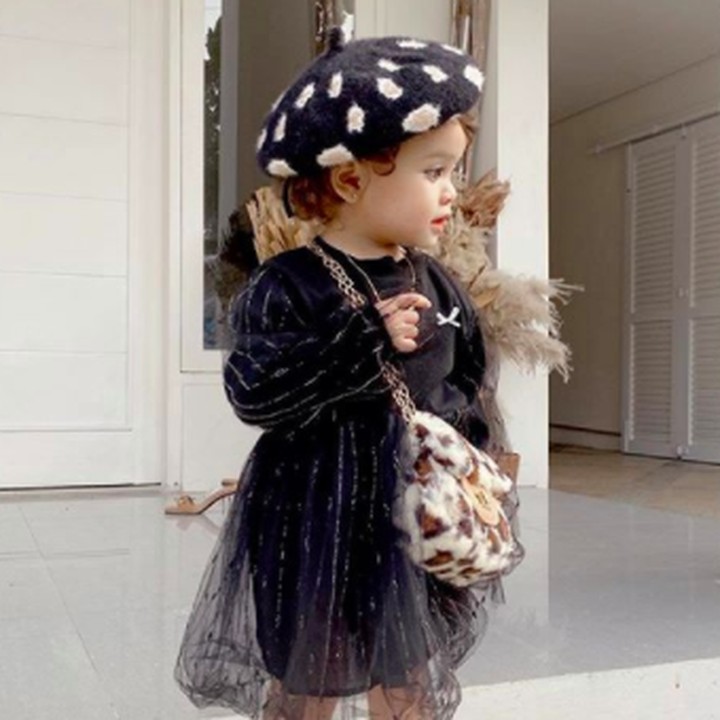 <p>Duh, mau pergi ke mana sih Shireen? Maksimal banget <em>style</em>-nya. (Foto: Instagram @hamidahrachmayanti)</p>
