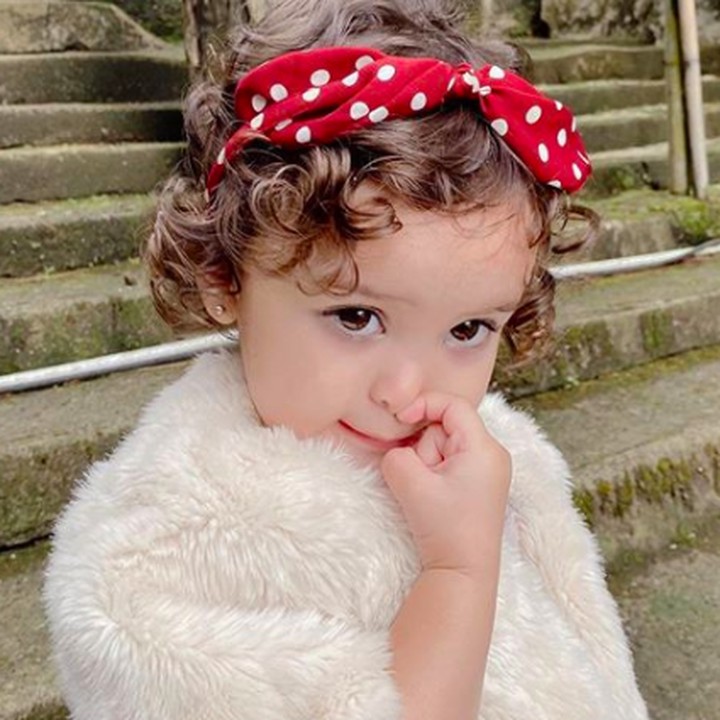 <p>Karena berwajah bule dan seperti boneka, banyak yang memuji Shireen cantik. Terbayang ya bagaimana kalau sudah besar nanti? (Foto: Instagram @hamidahrachmayanti)</p>