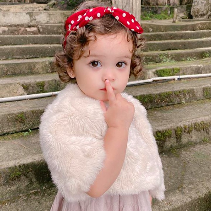 <p>Bikin gemas! Kata Bunda Hamidah, bocah berwajah bule ini hobi ngupil he he he... (Foto: Instagram @hamidahrachmayanti)</p>