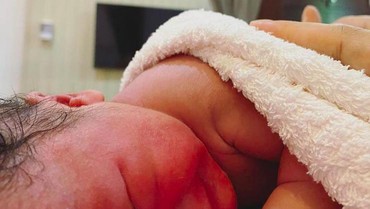 Raditya Dika Dikaruniai Anak Kedua, Ini Nama Sang Buah Hati