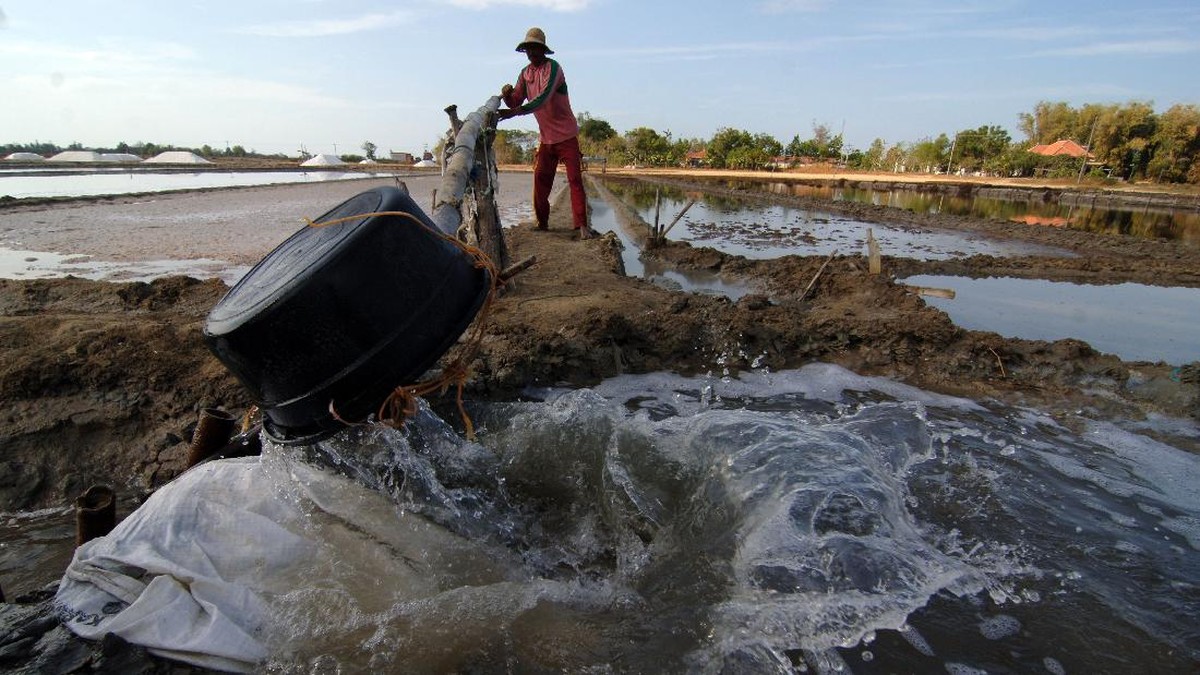 FOTO: Balada Petani Garam di Indonesia