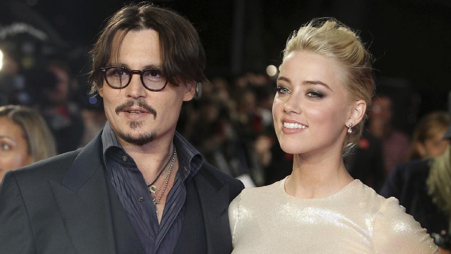 FILE - In this Nov. 3, 2011 file photo, U.S. actors Johnny Depp, left, and Amber Heard arrive for the European premiere of their film, 