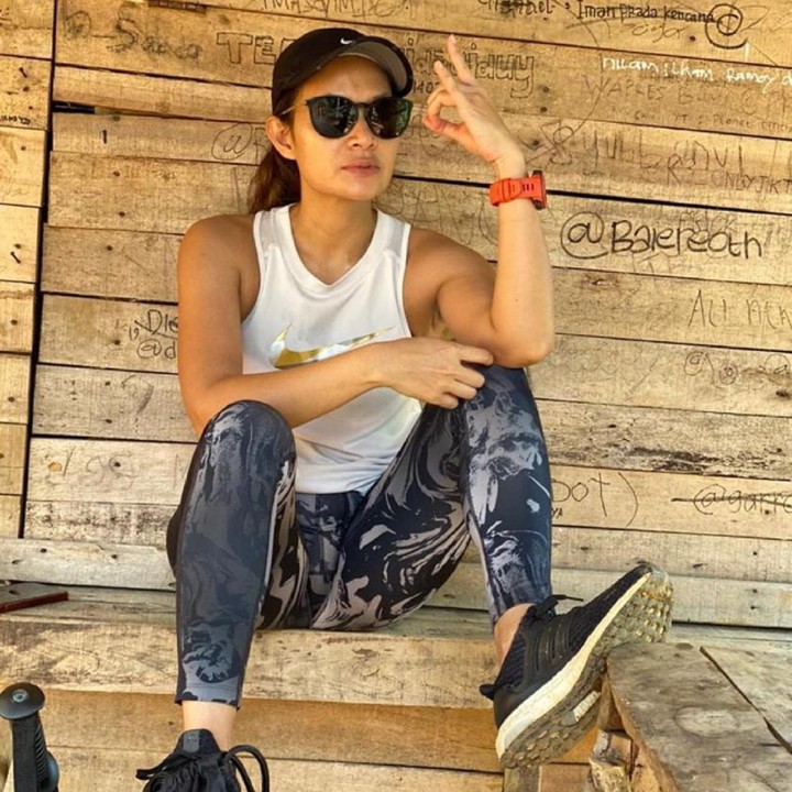 <p>Di <em>caption</em> foto ini, Eliana menulis, "<em>Pengalaman & olahraga mengajarkan banyak hal gmn kita harus bersabar,tepat waktu & mengendalikan emosi...yg paling penting kita jadi sehat & bahagia.</em>" (Foto: Instagram @eliana_zj)</p>