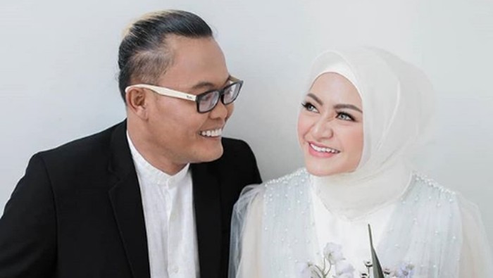 Foto Mesra Sule dan Nathalie Holscher