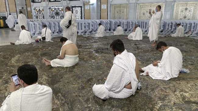Arab Saudi dilaporkan mulai mengizinkan jemaah internasional, termasuk dari Indonesia, melaksanakan umrah mulai 10 Agustus mendatang.