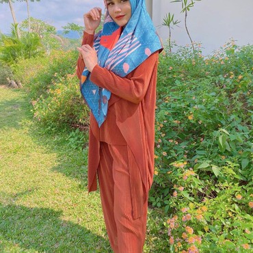 Penampilan Perdana DJ Katty Butterfly Pakai Mukena Tuai Pujian