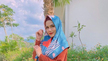 Penampilan Perdana DJ Katty Butterfly Pakai Mukena Tuai Pujian