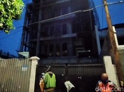 Polisi Periksa 3 Saksi Insiden Lift Proyek Showroom Anjlok di Surabaya