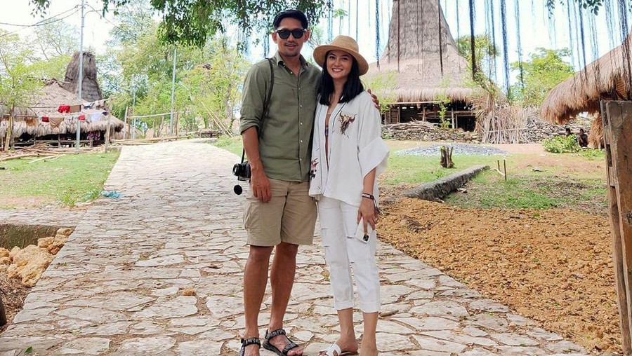 Momen mesra Ibnu Jamil dan Ririn Ekawati