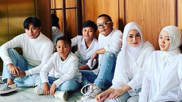Nathalie Holscher dan Keluarga Sule