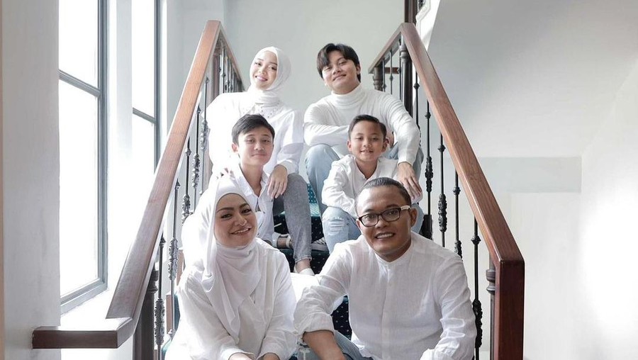 Nathalie Holscher dan Keluarga Sule Nathalie Holscher dan Keluarga Sule