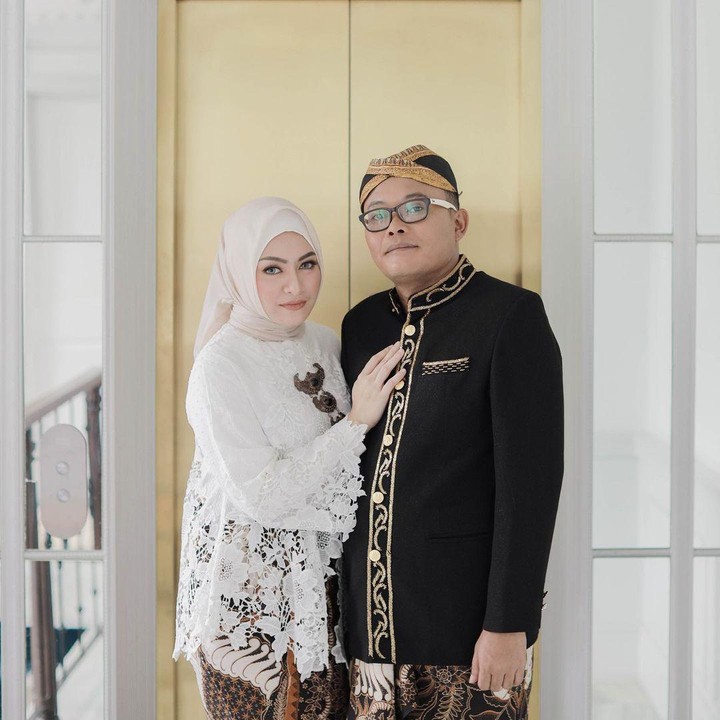 <p>Nah kalau foto yang ini terlihat seperti prewedding Nathalie Holscher dan Sule. (Foto: Instagram @panjikomara)</p>
