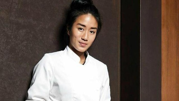 Steal The Look: Intip Gaya Casual Chef Renatta Moeloek yang Simple Namun Tetap Menawan Steal The Look: Intip Gaya Casual Chef Renatta Moeloek yang Simple Namun Tetap Menawan