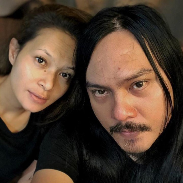 <p>Eliana dan gitaris Andra and The Backbone, Stevi Item, sudah 17 tahun menikah dan dikaruniai dua putra. Pada 15 September lalu, mereka merayakan anniversary. (Foto: Instagram @eliana_zj)</p>