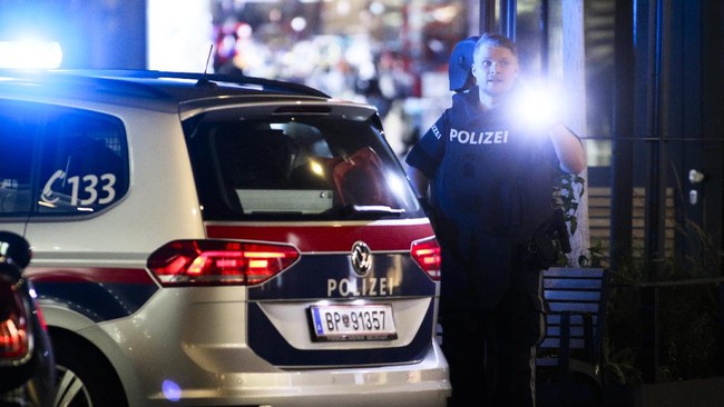 Salah satu pria bersenjata pelaku penembakan di Wina, Austria yang ditembak mati oleh polisi merupakan seorang simpatisan ISIS.
