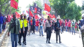 VIDEO: UMP Jabar Tak Naik, Buruh Kecewa
