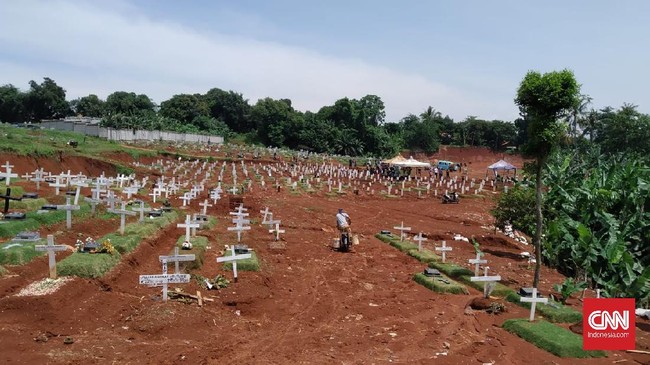 Lahan pemakaman khusus protap Covid-19 di TPU Pondok Ranggon dan Tegal Alur kian menipis. Diprediksi akhir November 2020 sudah terisi penuh.