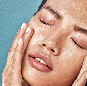 img-title Tuntas Bersihkan Wajah, Inilah Rekomendasi Cleansing Oil Tahun 2020