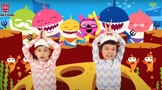 Film Pinkfong and Baby Shark's Space Adventure mengisahkan Pinkfong dan Baby Shark mereka melakukan perjalanan ke ruang angkasa.