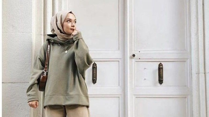 5 Outer untuk Hijabers yang Cocok dan Nyaman Dipakai Kala Musim Hujan