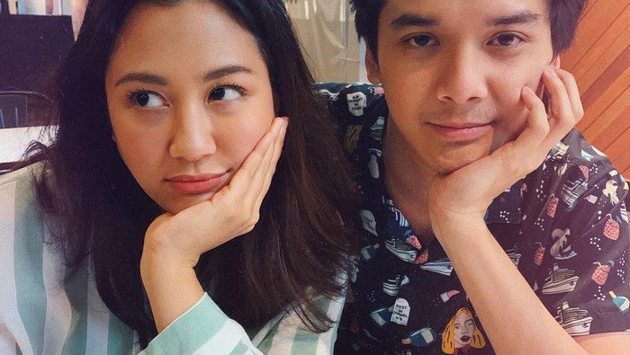Romantisnya Baskara Mahendra saat Makan Bareng Sherina Munaf