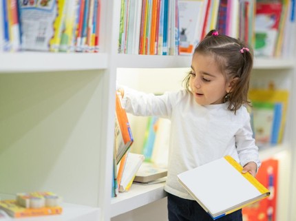 Tips Mengeringkan Buku Basah dengan Mudah, Dijamin Anti Rusak