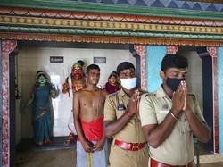 Kuil Dewi Pengusir Corona Ala Rakyat Desa di India