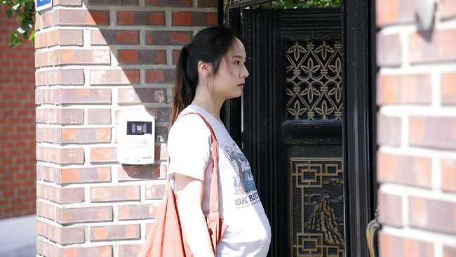 Jung Soo-jung atau yang akrab disapa Krystal f(x) akan menjalani debut dalam film panjang, More Than Family.