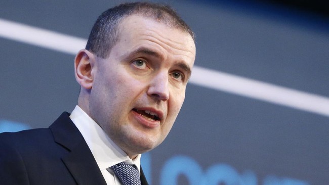 Presiden Islandia, Gudni Johannesson, akan melakukan karantina setelah seorang staf rumah dinas kepresidenan positif Covid-19.