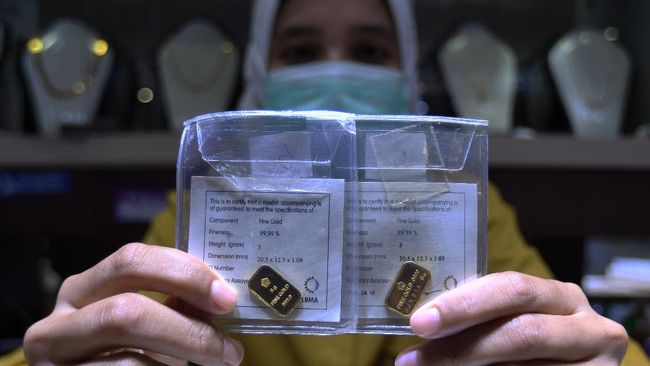 Harga emas Antam berada di level Rp999 ribu per gram pada Senin (28/3) ini, tidak bergerak dibandingkan akhir pekan kemarin.
