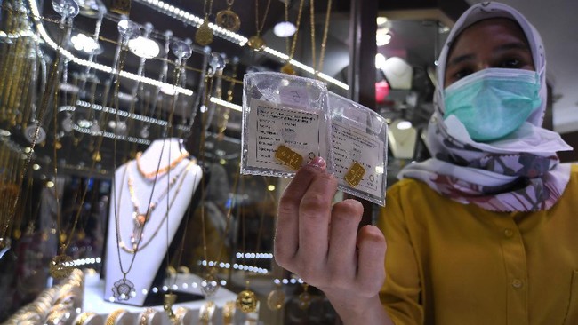 Harga emas Antam turun tipis Rp1.000 per gram menjadi Rp959 ribu pada Senin (7/6).