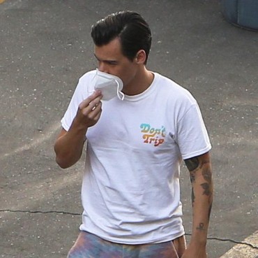 Potong Rambut, Harry Styles Tampil Lebih Macho