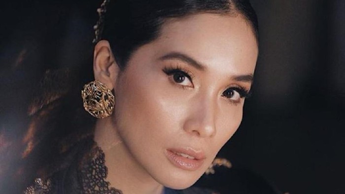 8 Inspirasi Makeup dan Kebaya Artis untuk Berbagai Acara 8 Inspirasi Makeup dan Kebaya Artis untuk Berbagai Acara